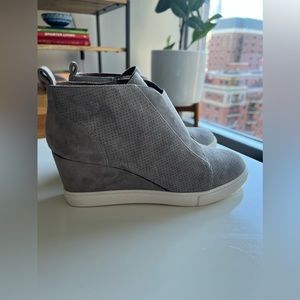 Never worn! Paolo Felicia Wedge Sneaker size 8.5 in grey